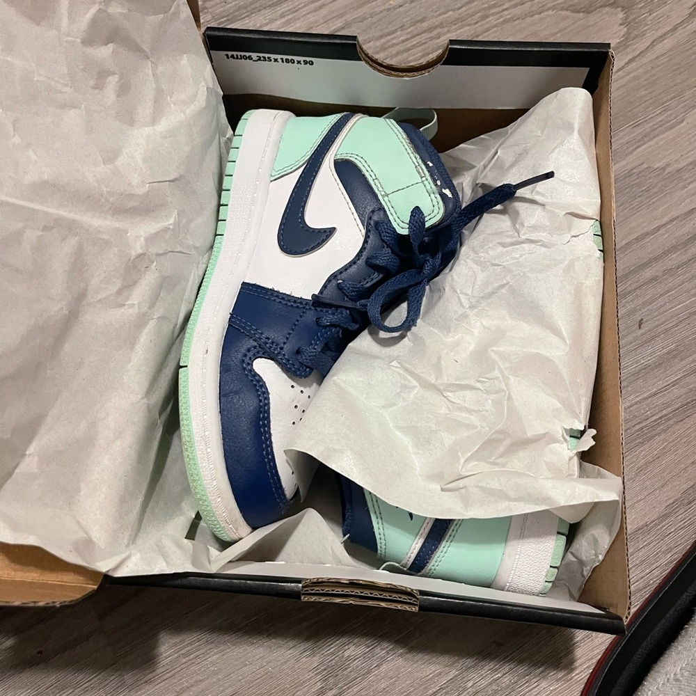 Air Jordan 1 mids